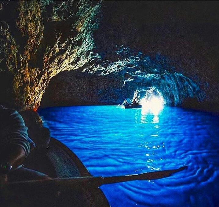 LA   GROTTA   AZZURRA