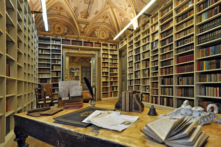 LA   BIBLIOTECA   RACCONTA...